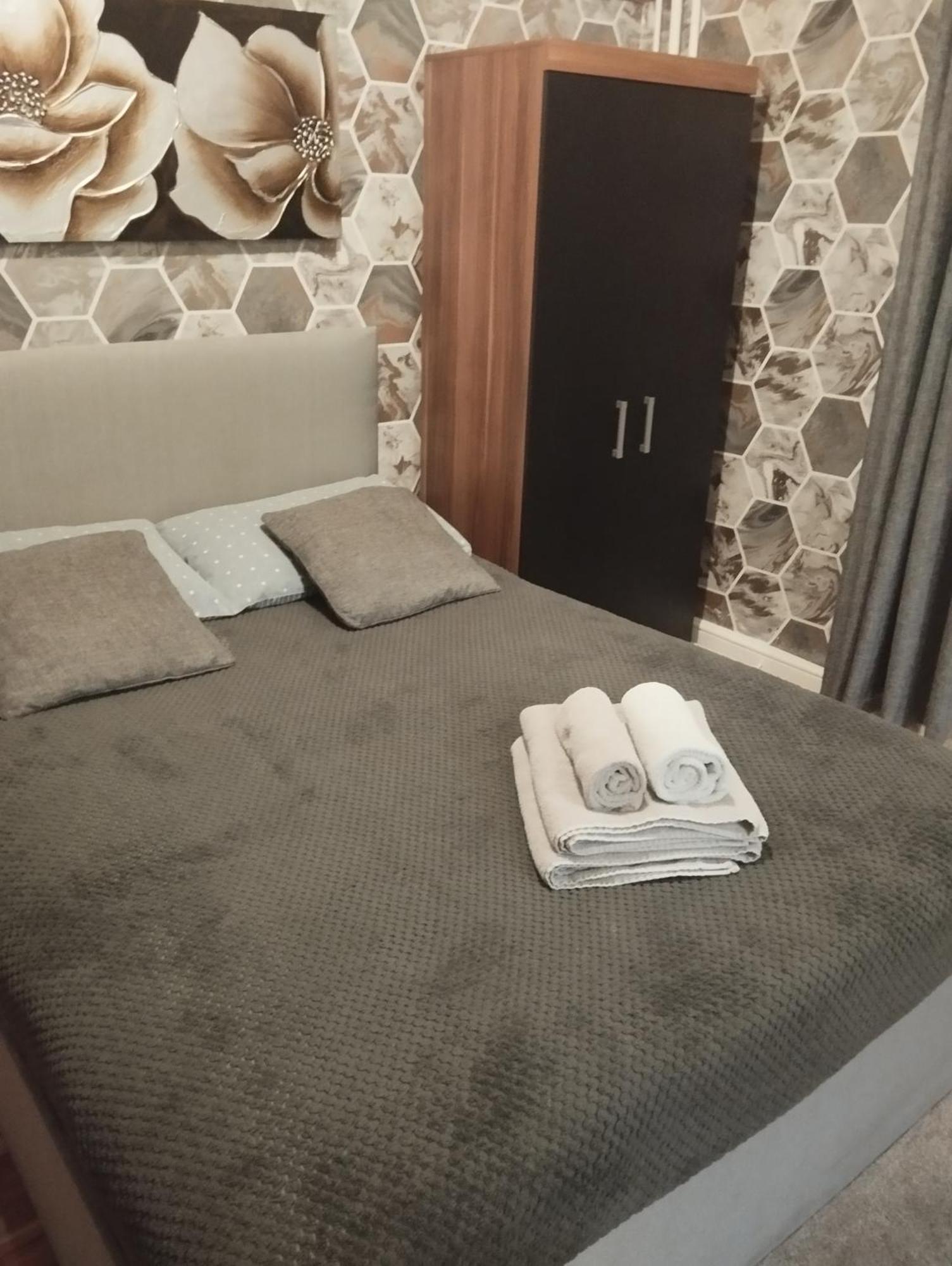 Bright Apartments Peterborough Room photo